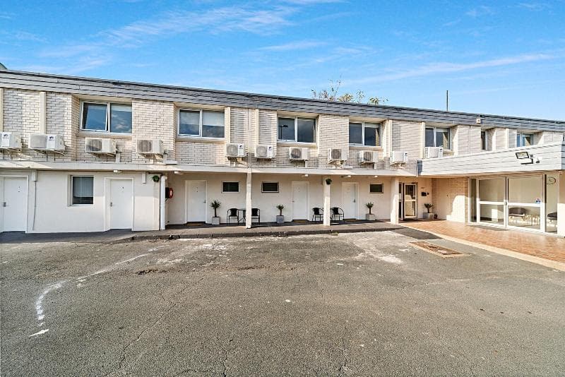 Carlton Suites 5