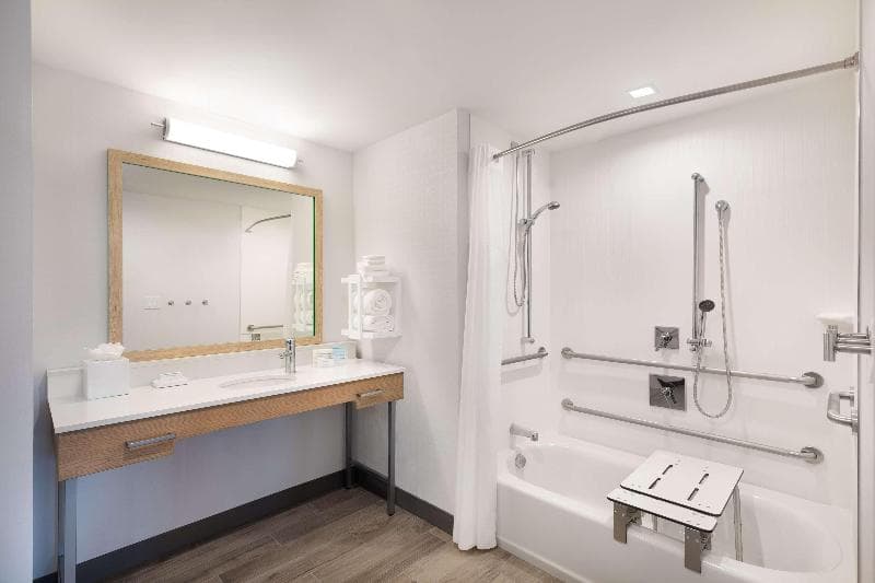 Hampton Inn & Suites Watertown Boston, MA 3