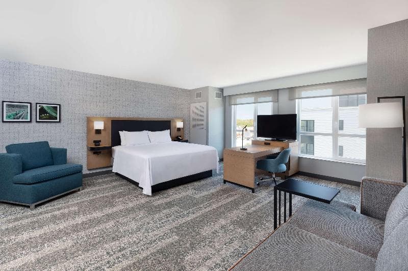 Hampton Inn & Suites Watertown Boston, MA 4