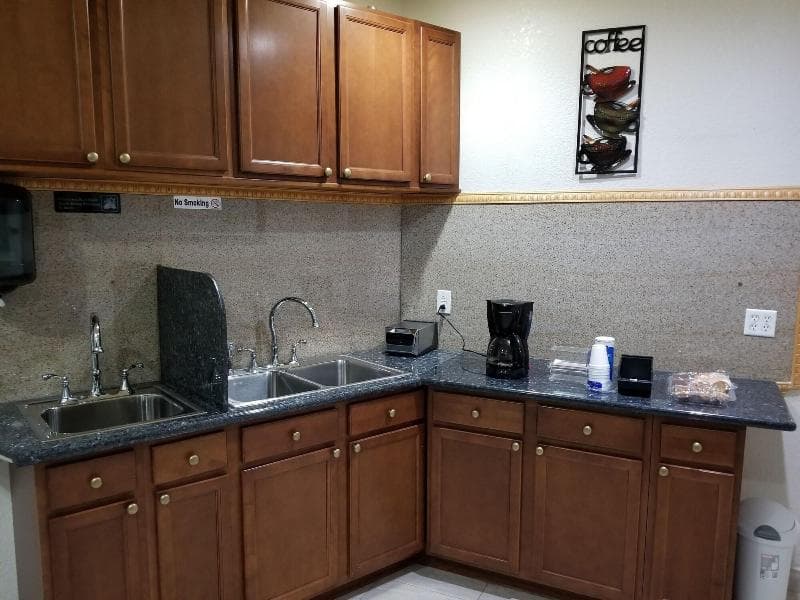 Executive Inn & Suites photo 1