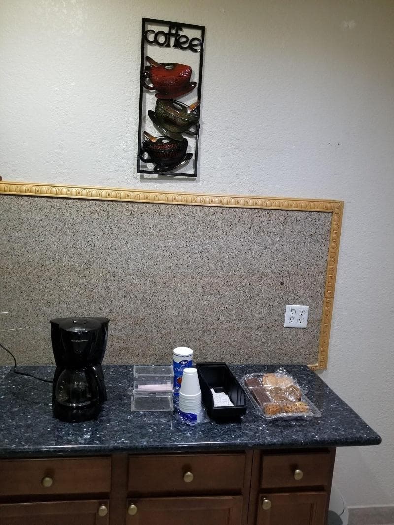 Executive Inn & Suites 5