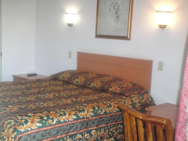 Harbor Inn 4