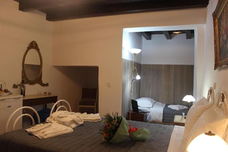 Bozzali Deluxe Hotel 2