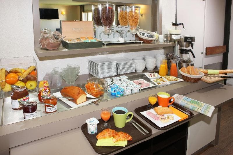 Brit Hotel Granville 3