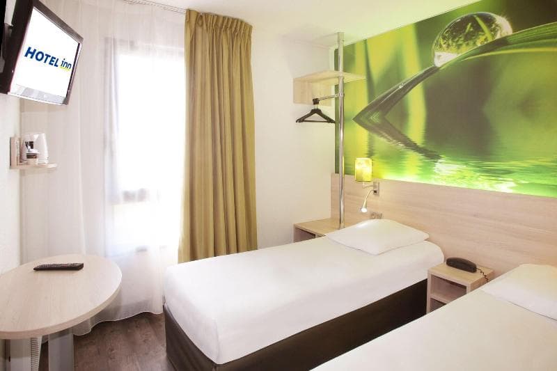 Brit Hotel Granville 4