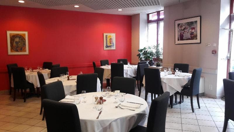 Logis Hotel Du Parc Le Rouget De Lisle 2