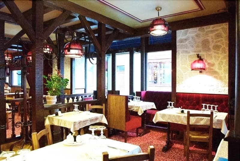 Le Renaissance main