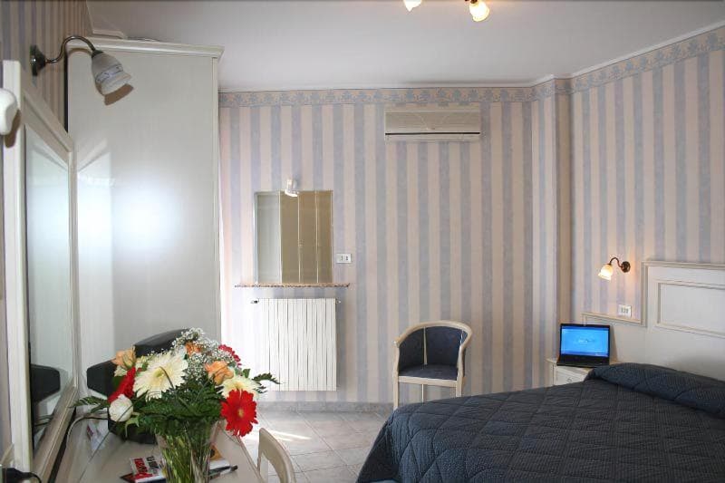Hotel Riviera 4