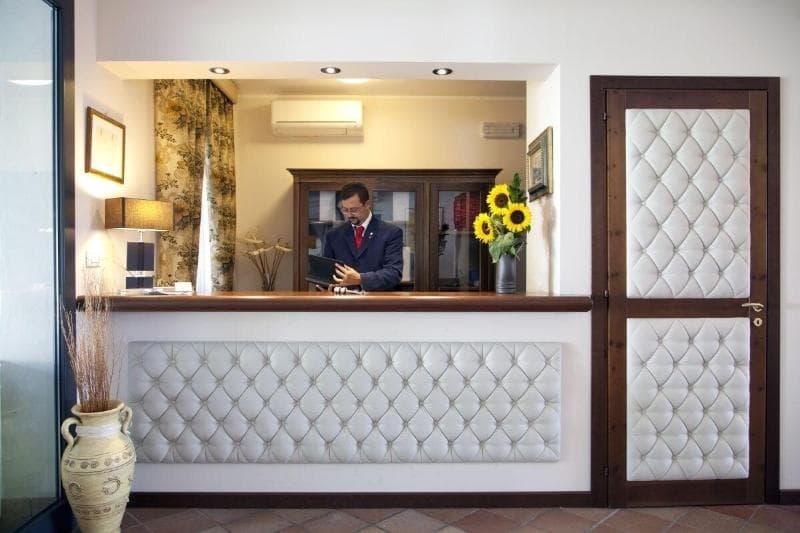 Queen Hotel 4