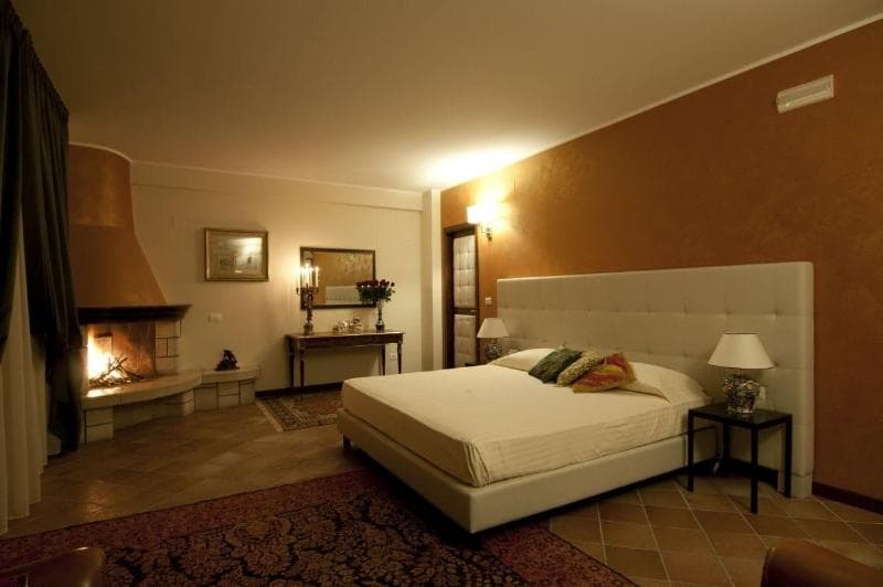 Queen Hotel 3