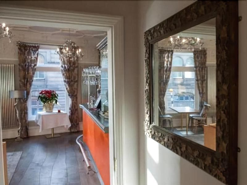 Bentinck Hotel main