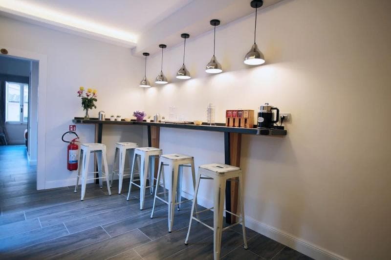 Trevi Contemporary Suite 2
