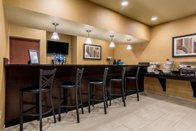Cobblestone Hotel & Suites 2