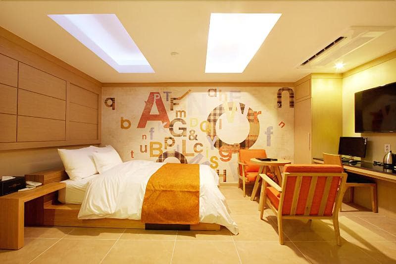 Orsay Business Hotel 4