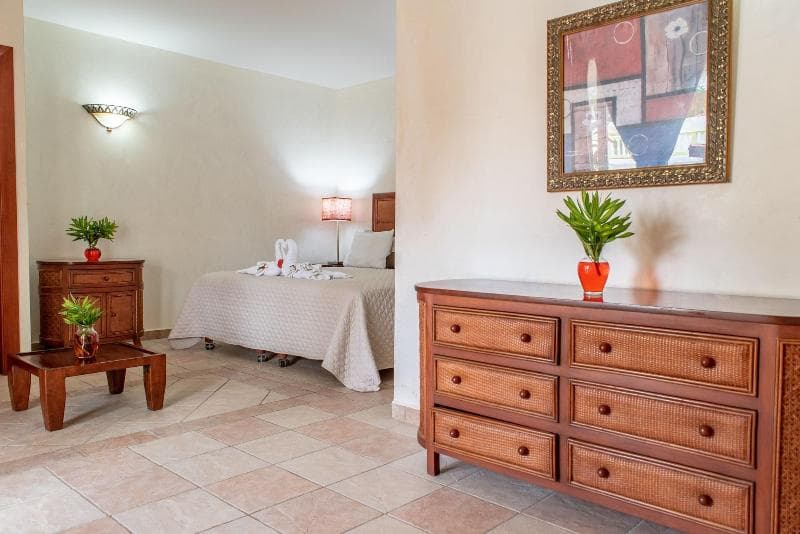 West Bay Colonial 5