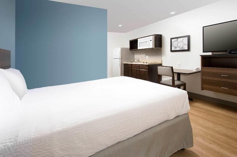 Woodspring Suites Naples 3