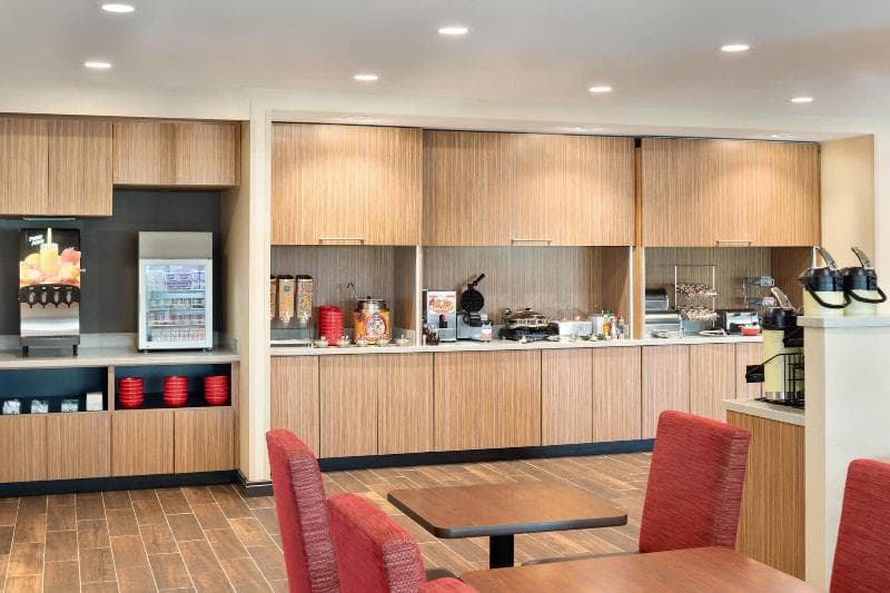 Towneplace Suites By Marriott Milwaukee Grafton 3