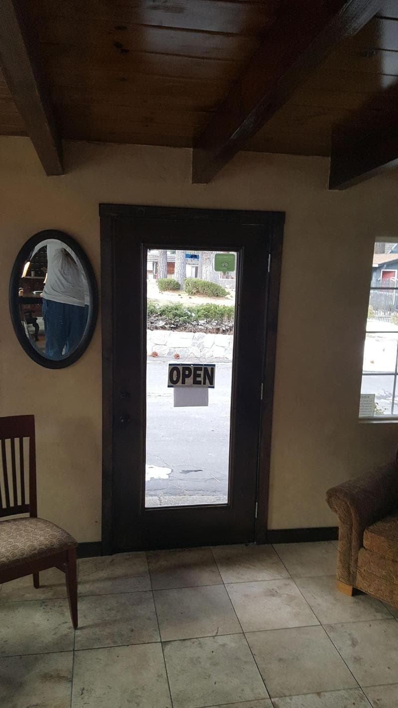 Emerald Bay Lodge 3