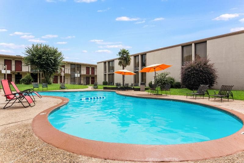 Lebossier Hotel 3