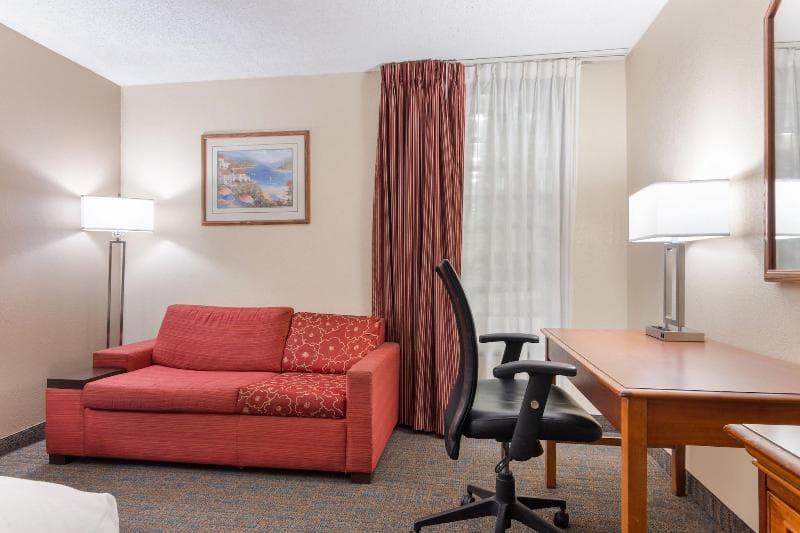 Lebossier Hotel 5