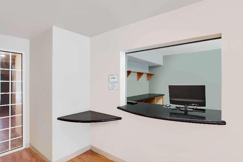 Woodspring Suites Lake Charles 3