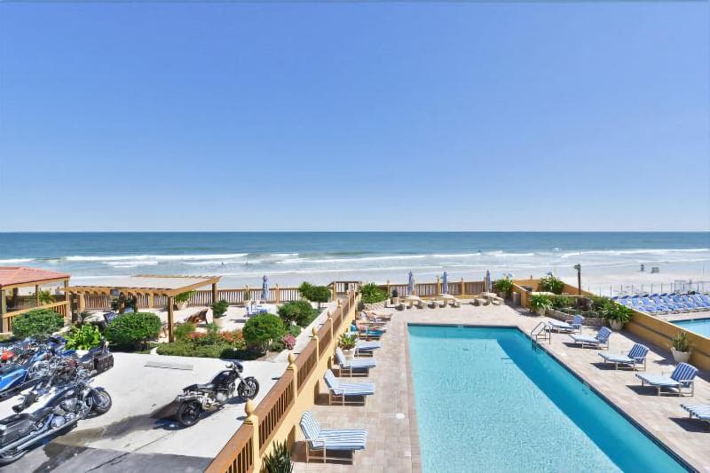 La Bella Oceanfront Inn main