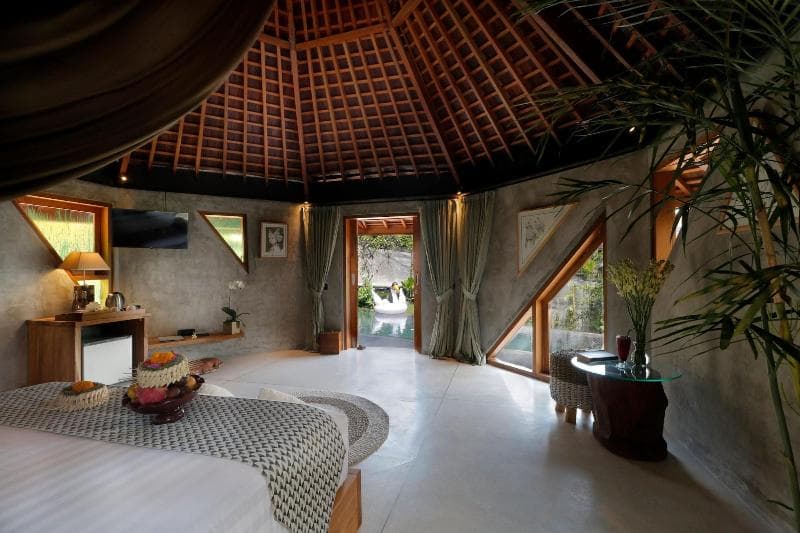 The Sender Pool Suite 4