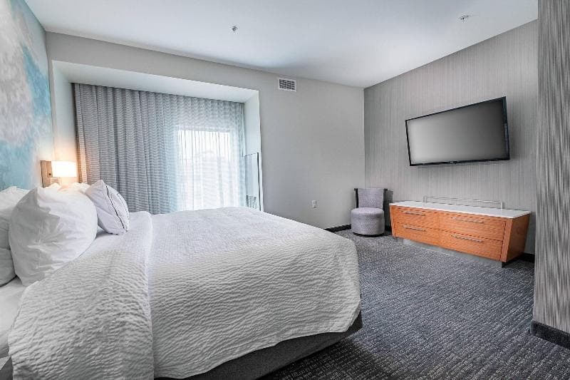 Courtyard By Marriott Toledo West 5