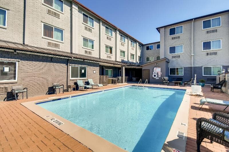 Orangewood Inn & Suites photo 1