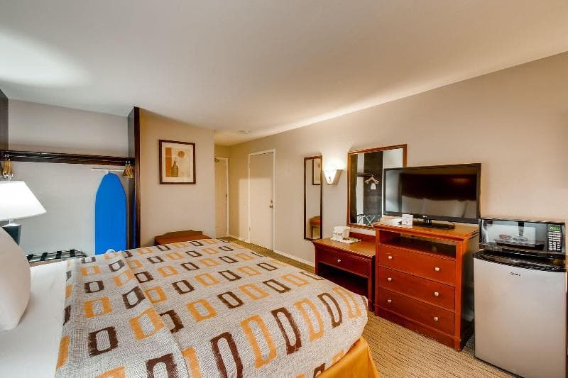 Orangewood Inn & Suites 4