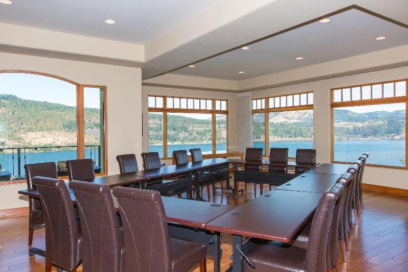 Columbia Cliff Villas Hood River 4