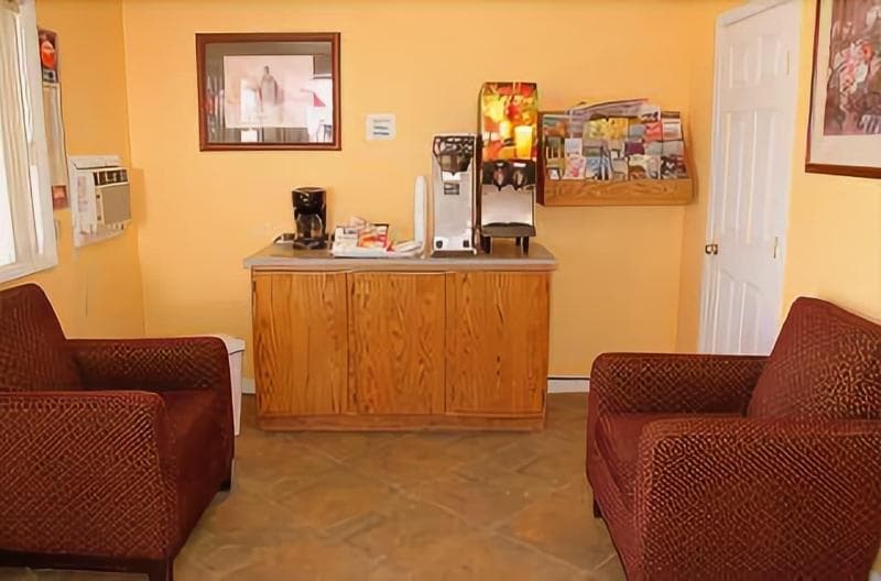 Executive Inn & Suites 4