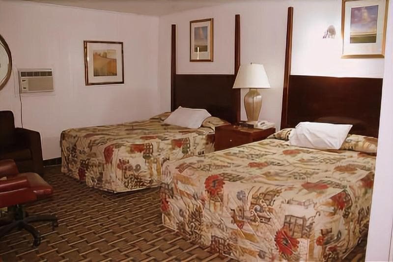 Executive Inn & Suites 3