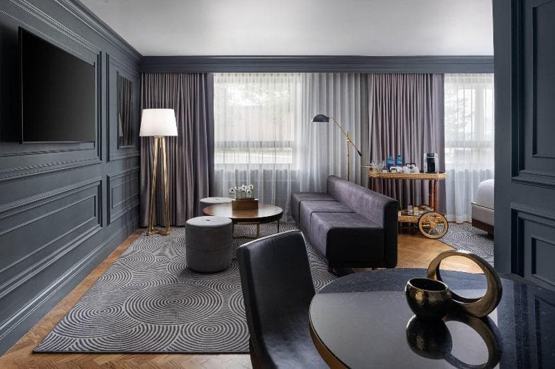 The Drake Oak Brook, Autograph Collection main
