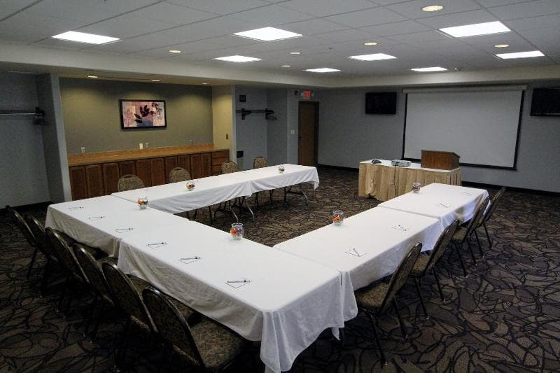 Expressway Suites Of Fargo photo 1