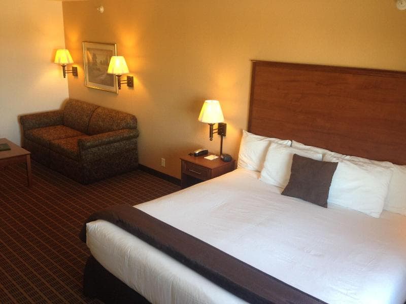 Expressway Suites Of Fargo 4