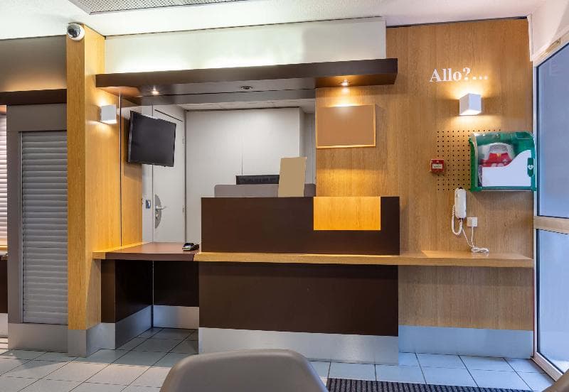 B&B Hotel Chartres Le Forum 4
