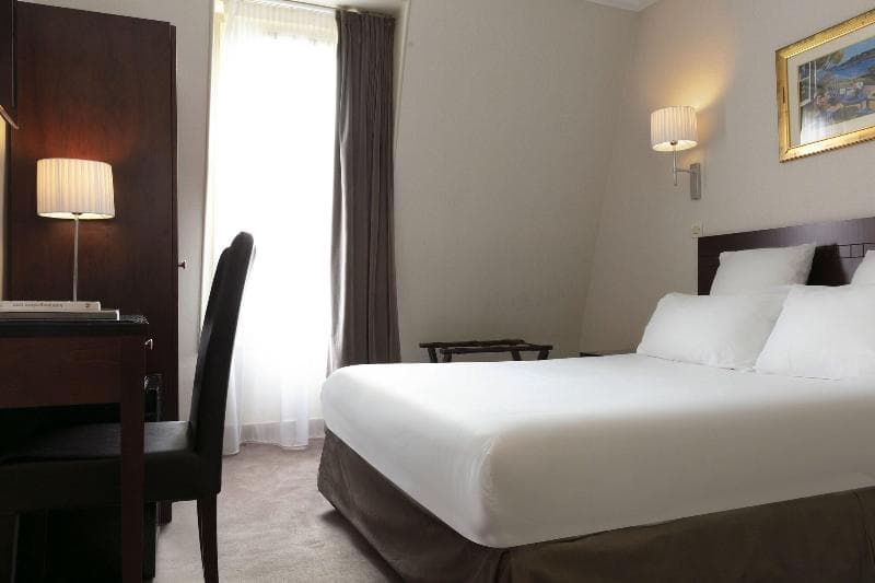 Hotel Saint Cyr Etoile 4