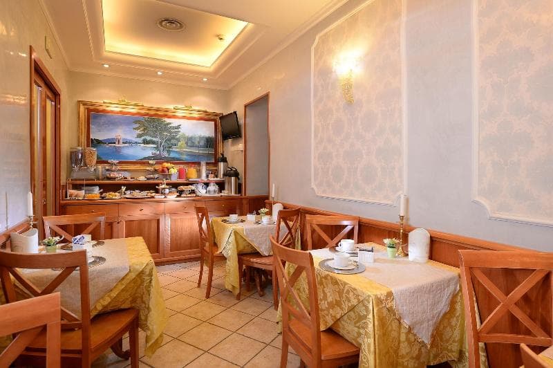 Hotel Golden 2