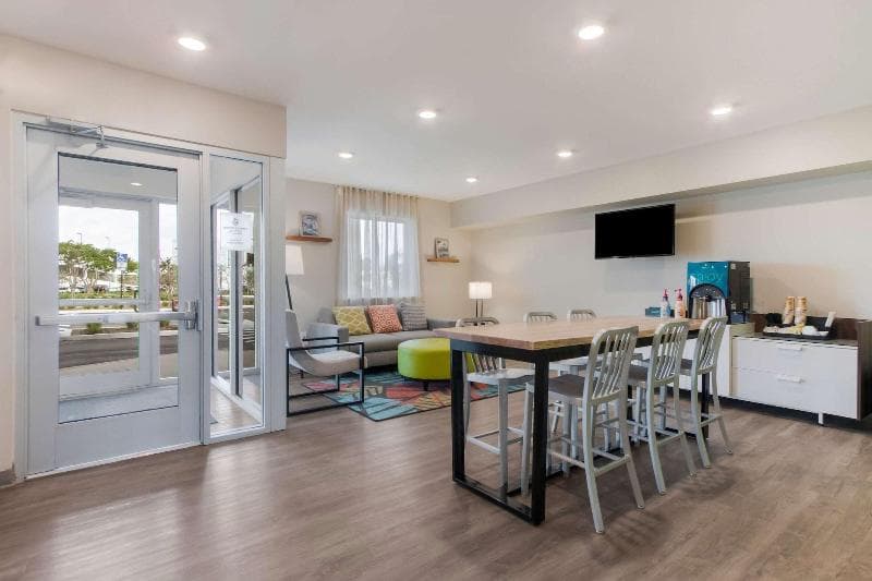 Woodspring Suites Tamarac 2