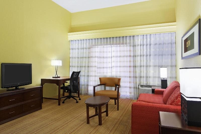 Courtyard Chesapeake Greenbrier 5