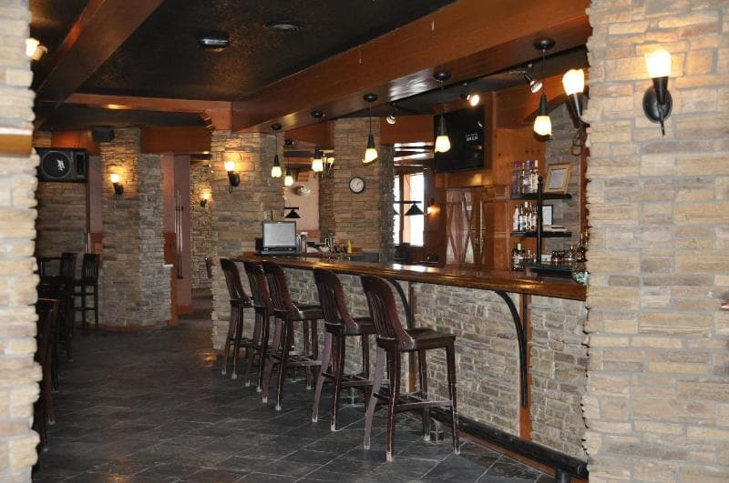 Twin Pine Inn & Suites main