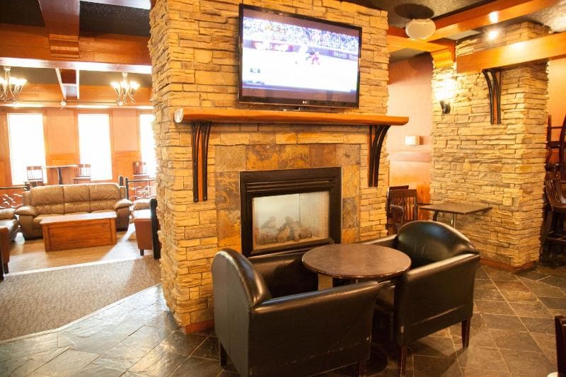 Twin Pine Inn & Suites 5