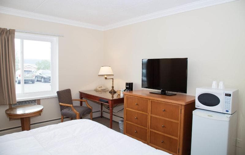 Twin Pine Inn & Suites 4