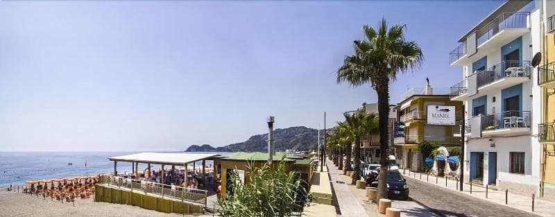 Maniel Beach Hotel 5