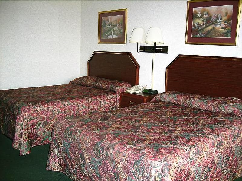 Red Roof Plus+ & Suites Erie main
