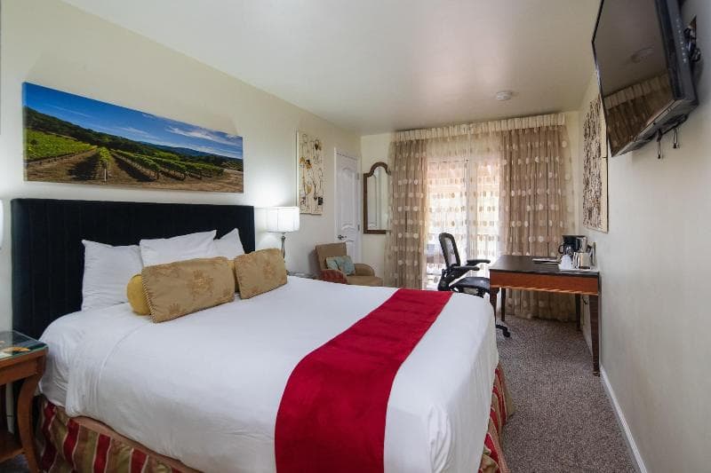Vendange Carmel Inn & Suites 4