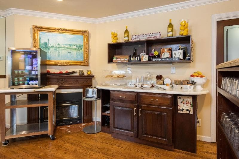 Vendange Carmel Inn & Suites 5