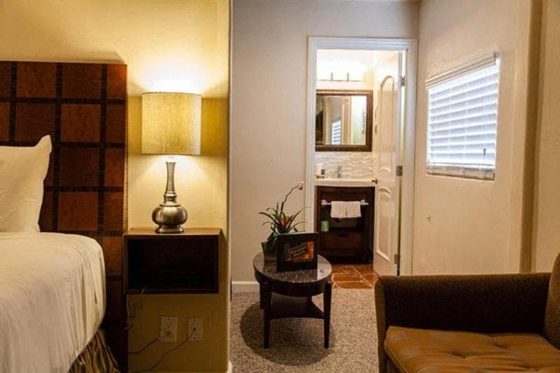 Vendange Carmel Inn & Suites photo 1