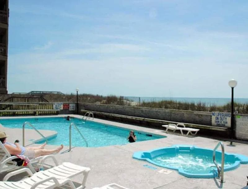 Red Tree Inn Ocean Front main